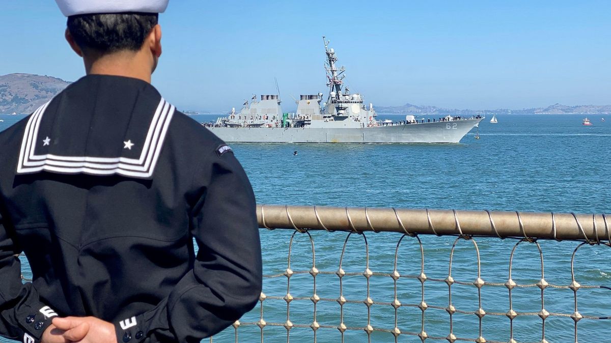 V USA zatkli dva členy námořnictva, měli Číně prodávat tajné informace
